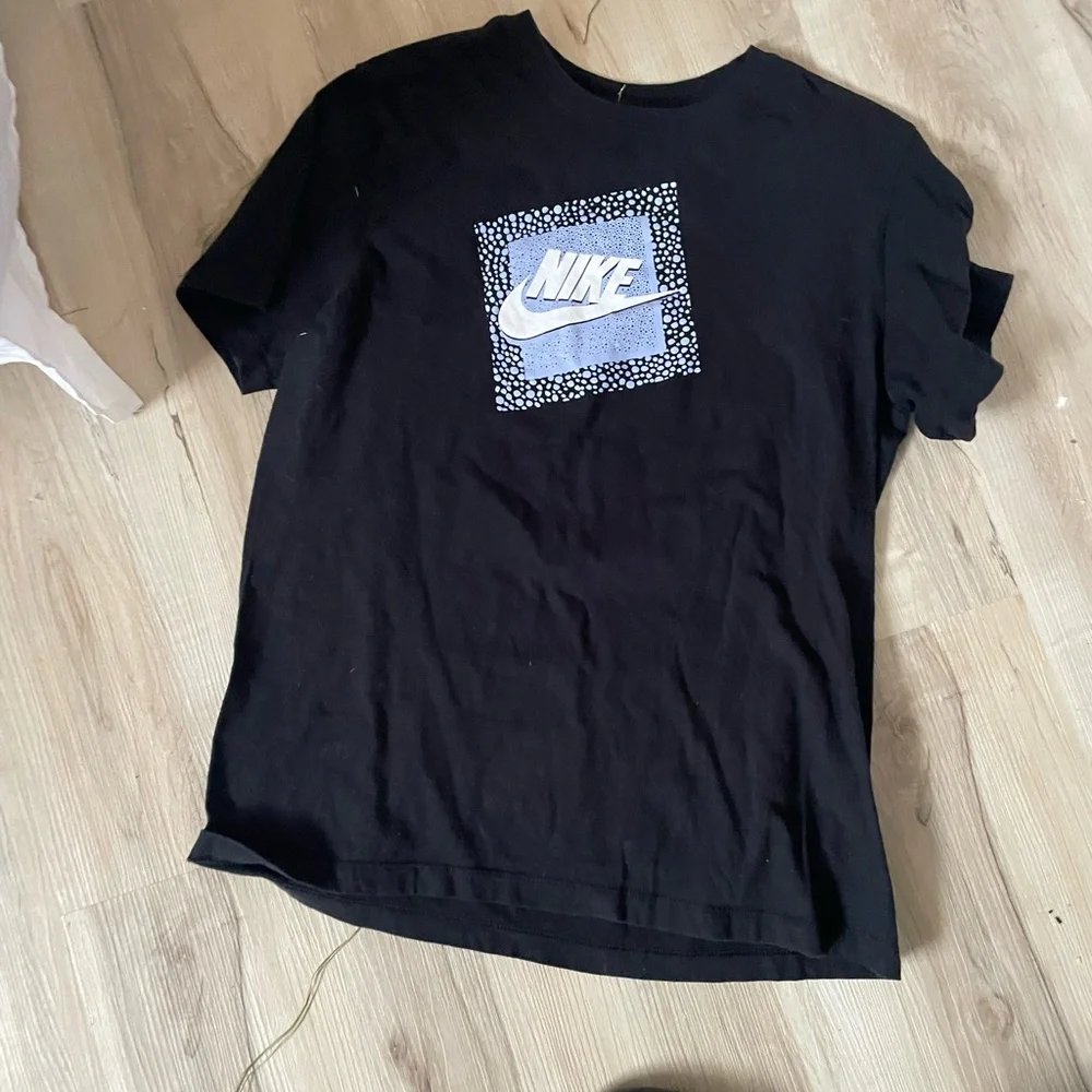 Nike Black Men's T-Shirt - Picture 1 of 2